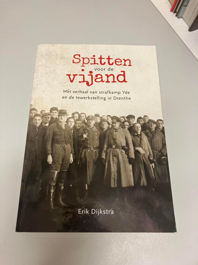 Spitten voor de vijand strafkamp Yde, Boeken, Ophalen of Verzenden, Tweede Wereldoorlog, Gelezen, Algemeen