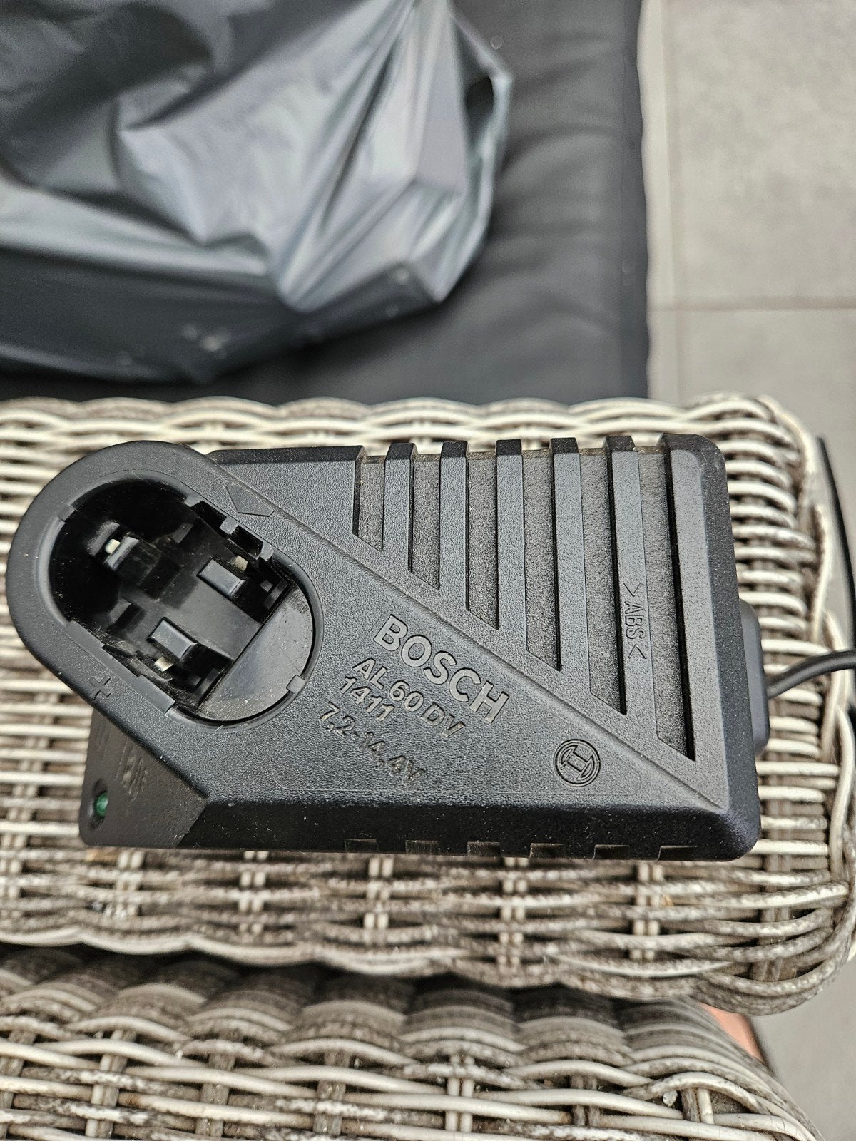 Bosch Acculader AL60DV 1411 - 7.2V-14.4V, Ophalen of Verzenden, Zo goed als nieuw