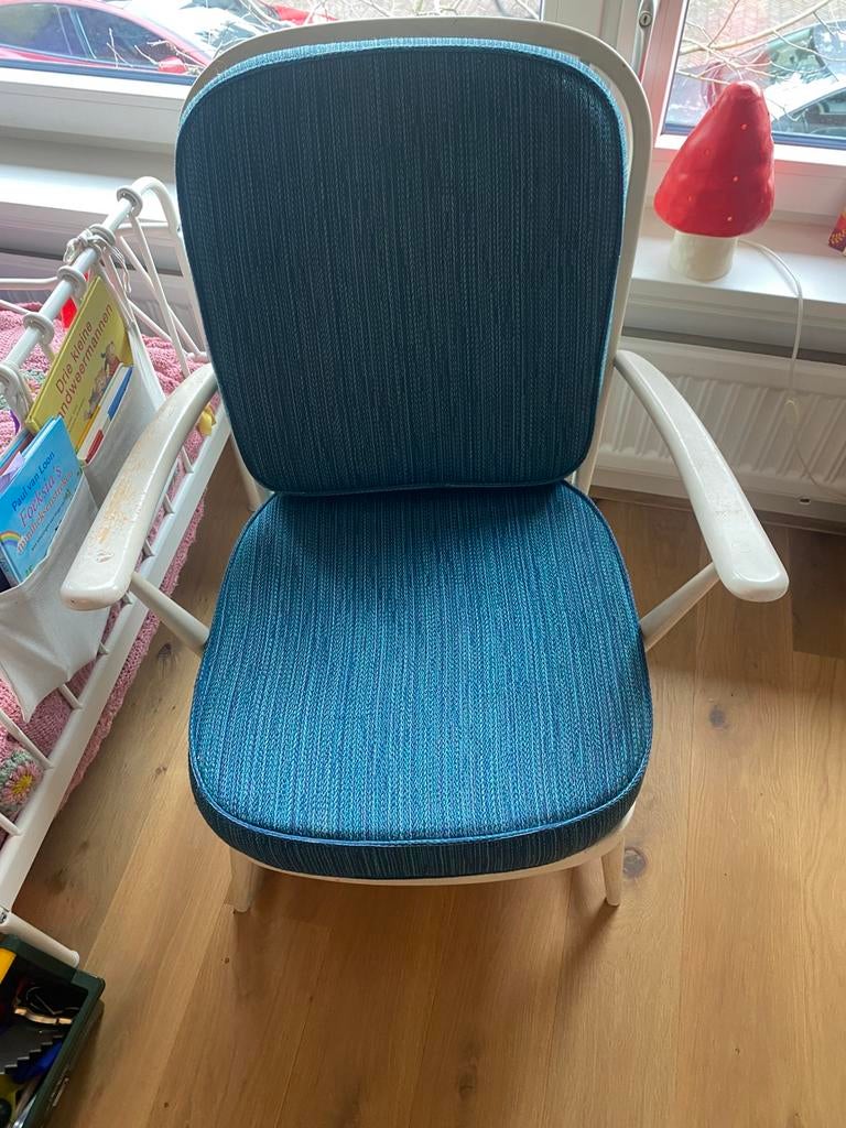 Ercol Windsor Stoel - Wit met Blauwe Stof, Vintage, Huis en Inrichting, Stoelen, Ophalen, Gebruikt, Wit, Eén