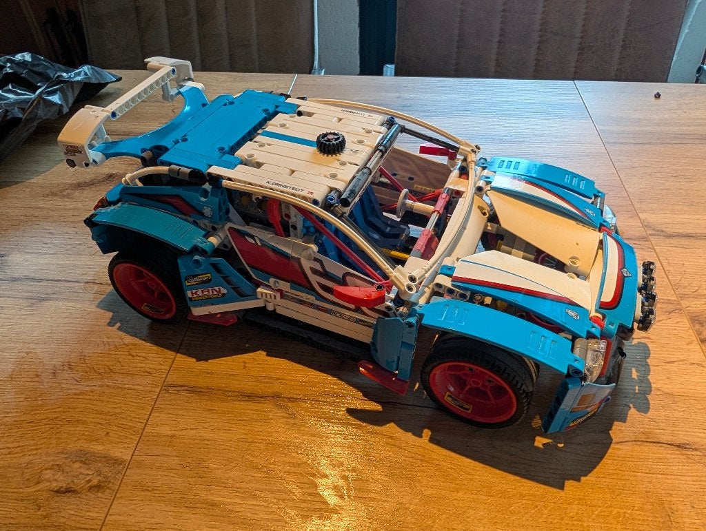 Te koop: LEGO Technic rallyauto, Kinderen en Baby's, Speelgoed | Duplo en Lego, Lego, Compleet, Ophalen of Verzenden, Zo goed als nieuw
