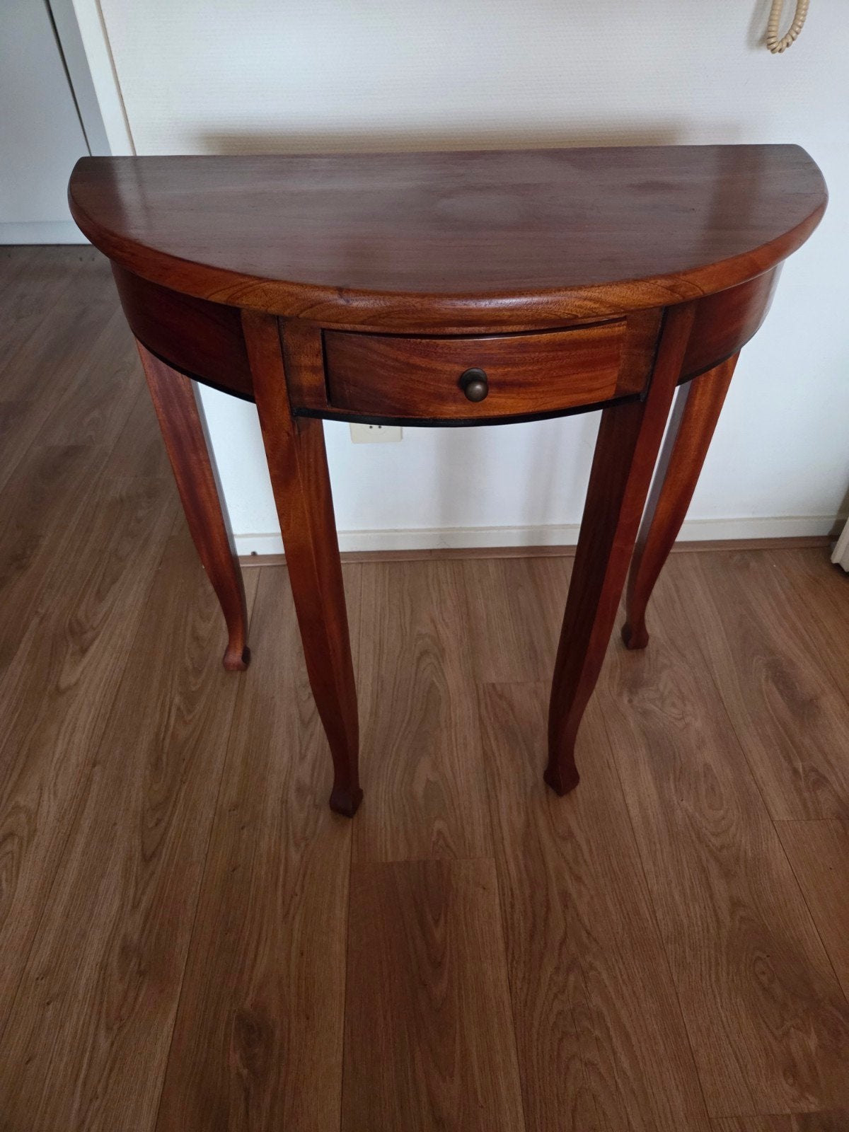 Halfronde bijzettafel/sidetable van hout, Ophalen, Minder dan 55 cm, Zo goed als nieuw, Overige vormen