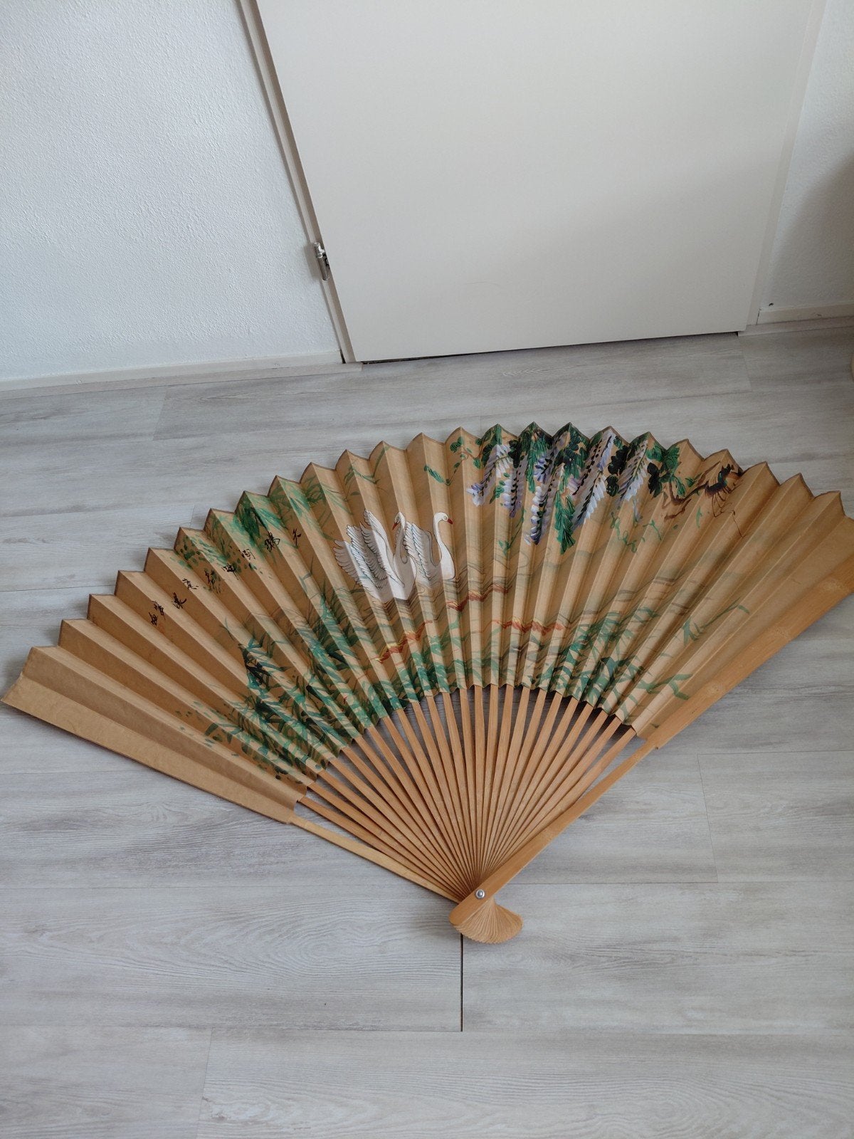grote chinese waaier met zwanen hand geschilderd, Antiek en Kunst, Ophalen