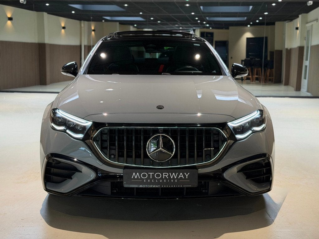Mercedes-Benz E-klasse AMG 53 4MATIC+ Night Edition|Pano|Ach, Auto's, Mercedes-Benz, Gebruikt, Leder en Stof, 21 kWh, Plug-in hybride