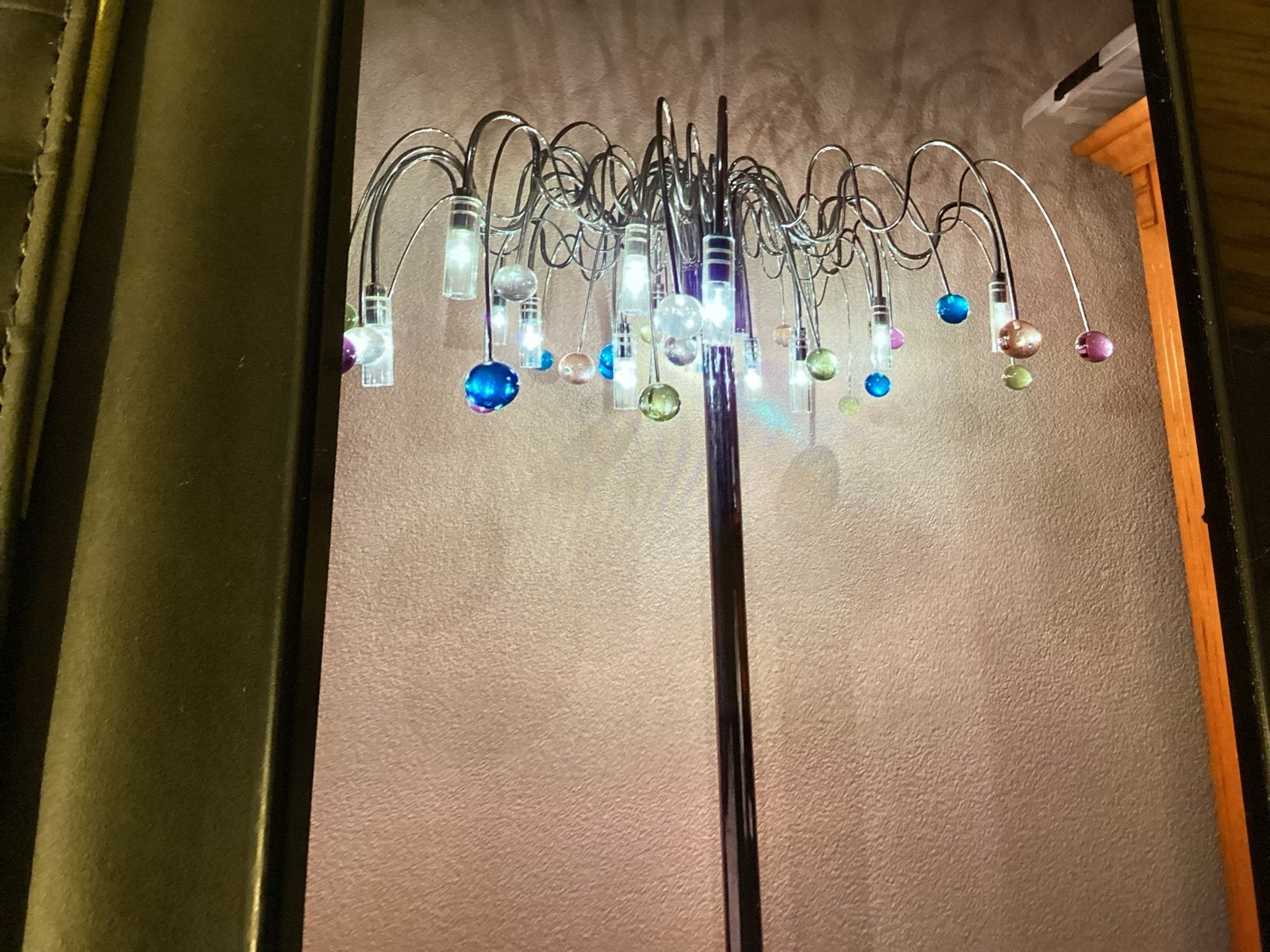 Moderne vloerlamp met gekleurde bollen, Gebruikt, Overige fittingen, Ophalen of Verzenden, Metaal
