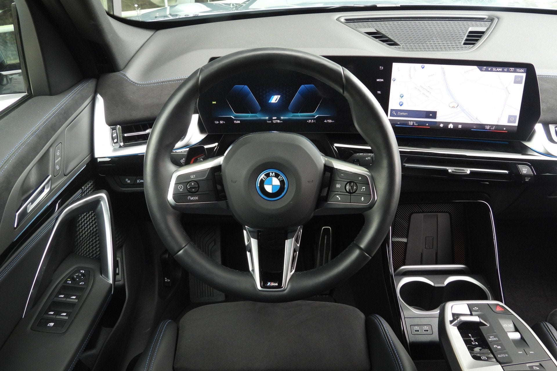 BMW iX1 eDrive20 M Sport / Sportstoelen / Comfort Access / A, Dealer onderhouden, Gebruikt, Metallic lak, Met garantie (alle)