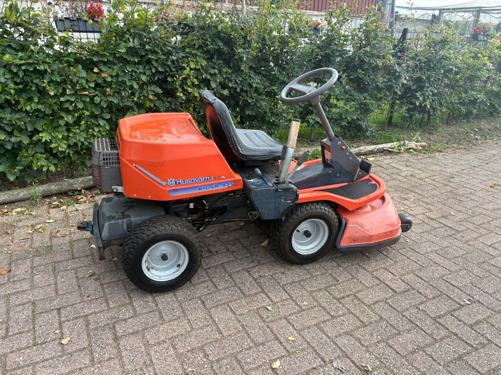 Gebruikte Husqvarna Rider 850 frontmaaier zitmaaier, Ophalen, Gebruikt, Versnellingen, 90 tot 120 cm