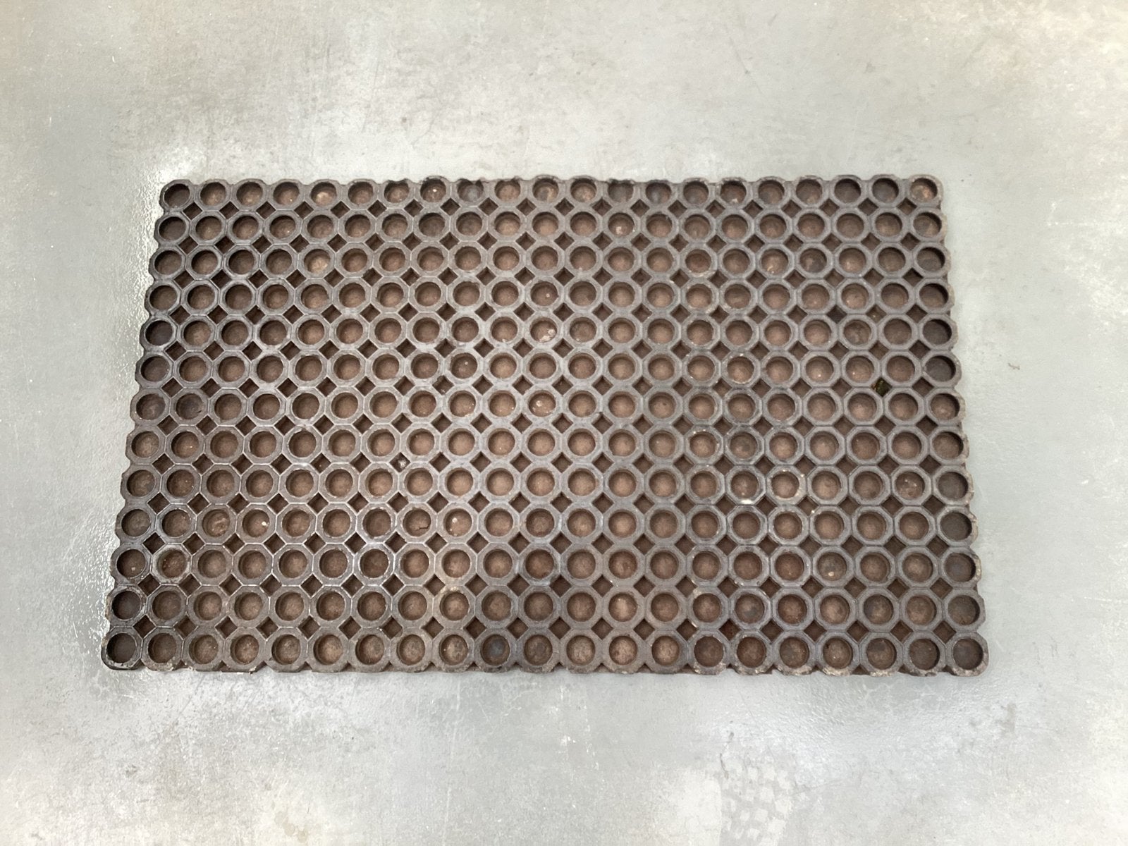 Zware, oerdegelijke rubberen deurmat, ringmat, Ophalen, Zo goed als nieuw, Rubber, Binnen