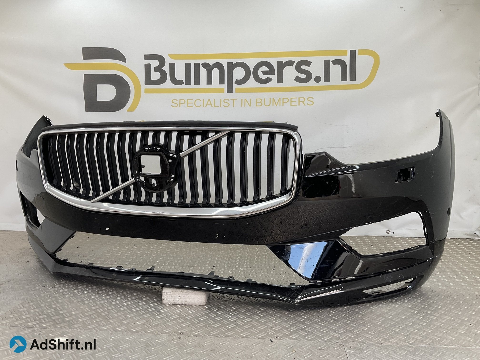Bumper Volvo XC60 XC-60 2017-2021 31425160 Voorbumper E5-234, Bumper