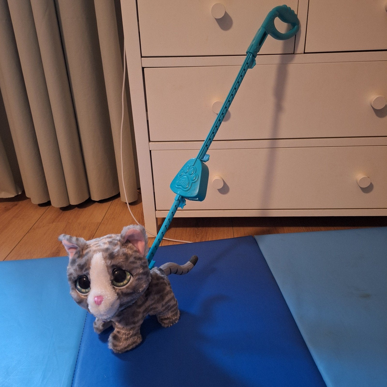 Furreal walkalots poes, Ophalen