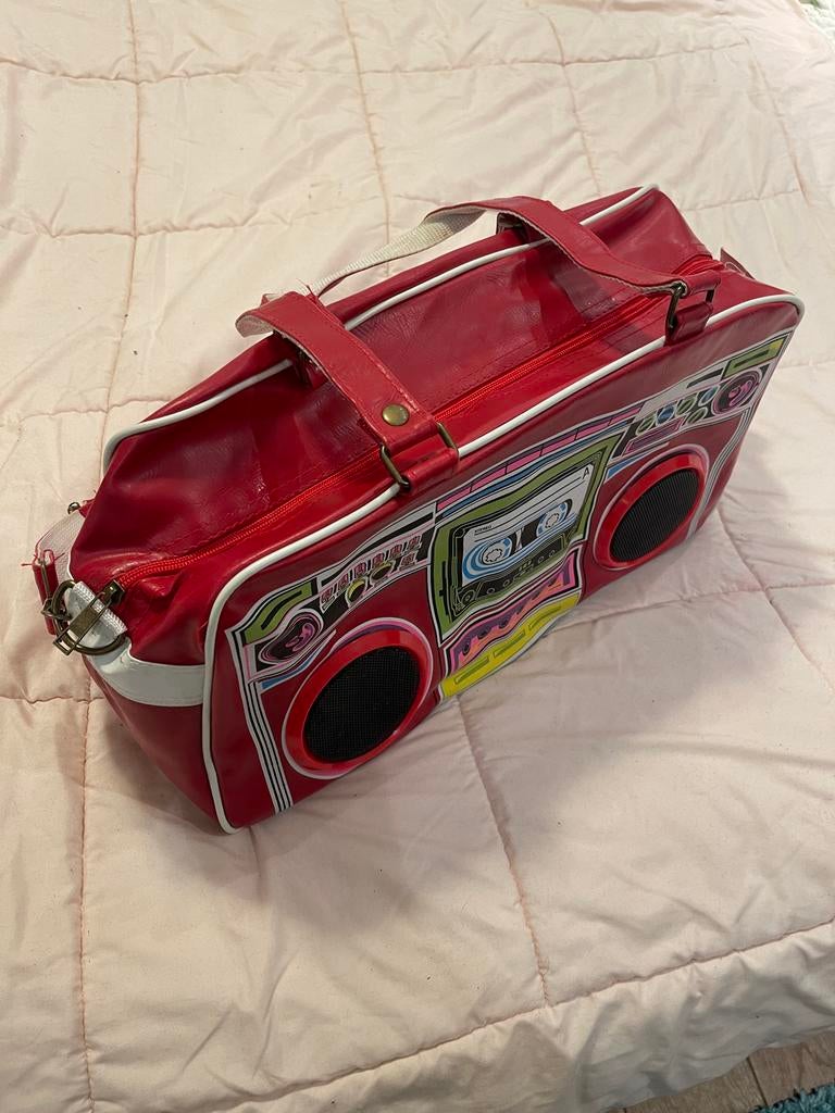 Nieuwe gadget tasjes uit Engeland - met en zonder speakers, Sieraden, Tassen en Uiterlijk, Tassen | Schoudertassen, Ophalen of Verzenden