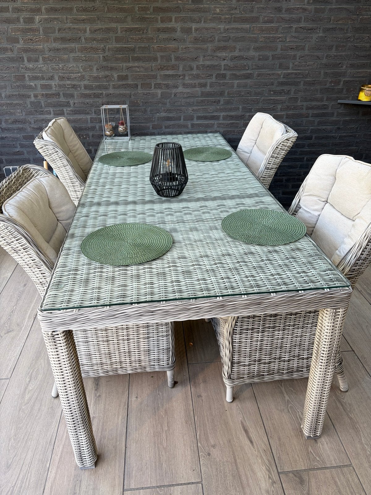 Grote tuintafel met glazen blad en wicker onderstel, Ophalen of Verzenden, Gebruikt, Wicker
