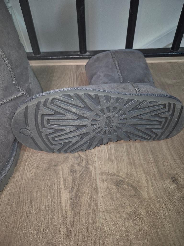 Ugg s, Ophalen of Verzenden, Zo goed als nieuw, Zwart, Hoge laarzen