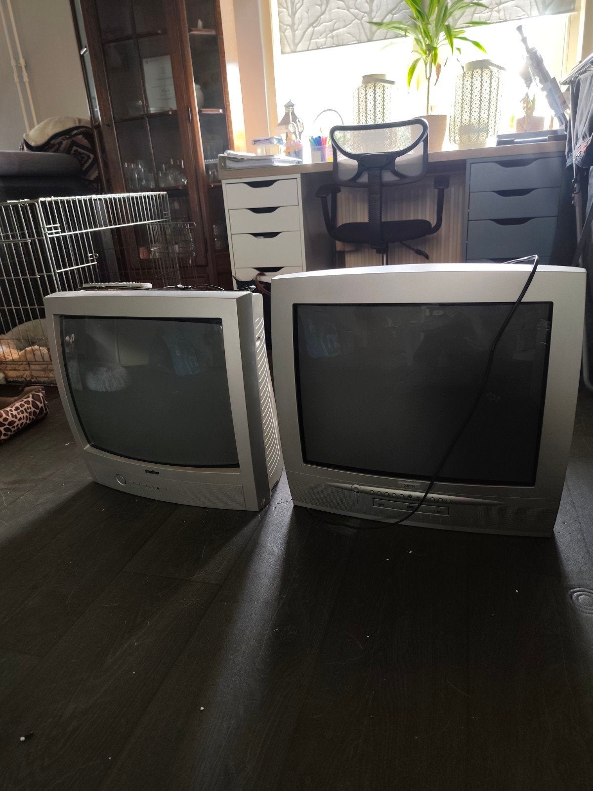2 oude televisies. Gratis ophalen, Ophalen, Philips, Gebruikt, 50 Hz