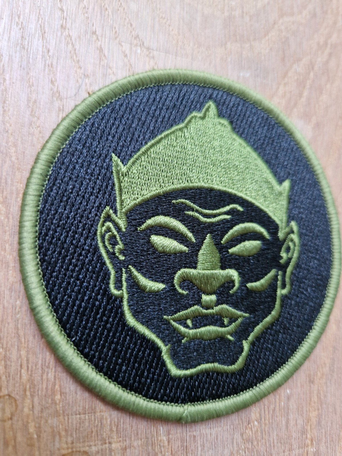 Patch Demonenkop Bali - KNIL Madju Nederlands Indië, Verzamelen, Ophalen of Verzenden, Landmacht, Nederland, Embleem of Badge