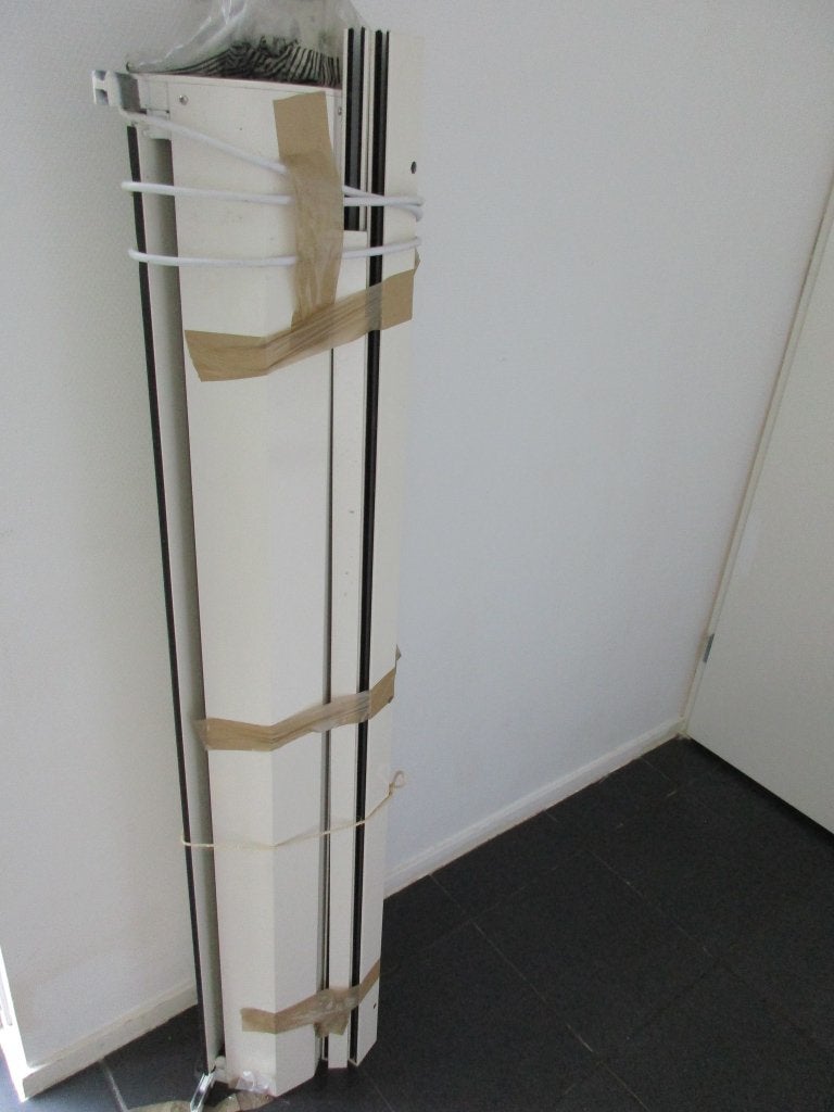Metalen rolluik voor een raam. M-select. Type PAVO., Ophalen, Gebruikt, 100 tot 150 cm, Crème of Beige