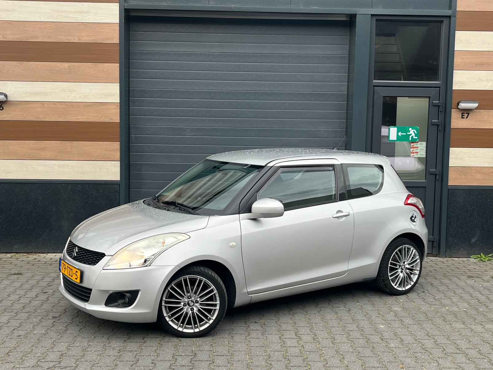 Suzuki Swift 1.2 3-D 2012 Grijs -RIJKLAAR -Airco-2e eigenaar, Auto's, Voorwielaandrijving, Stof, Swift, Origineel Nederlands