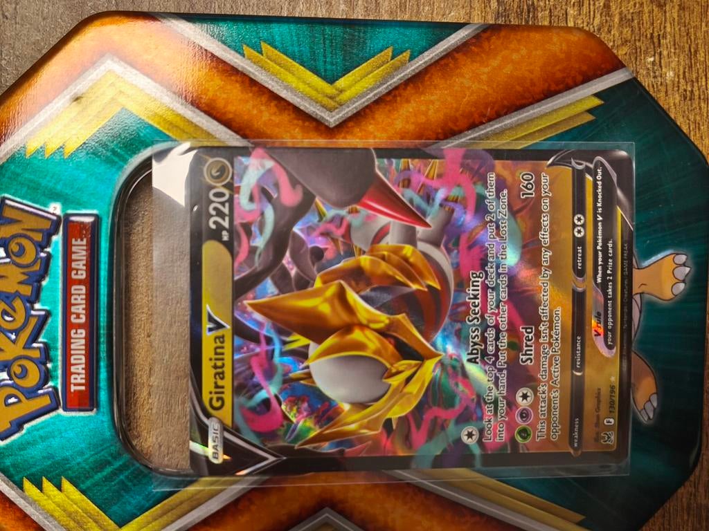 Giratina V 130/196, Ophalen of Verzenden, Zo goed als nieuw, Losse kaart