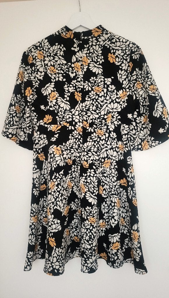 Zara Basic jurk met bloemenprint - Maat S, Maat 38/40 (M), Overige kleuren, Ophalen of Verzenden, Zo goed als nieuw