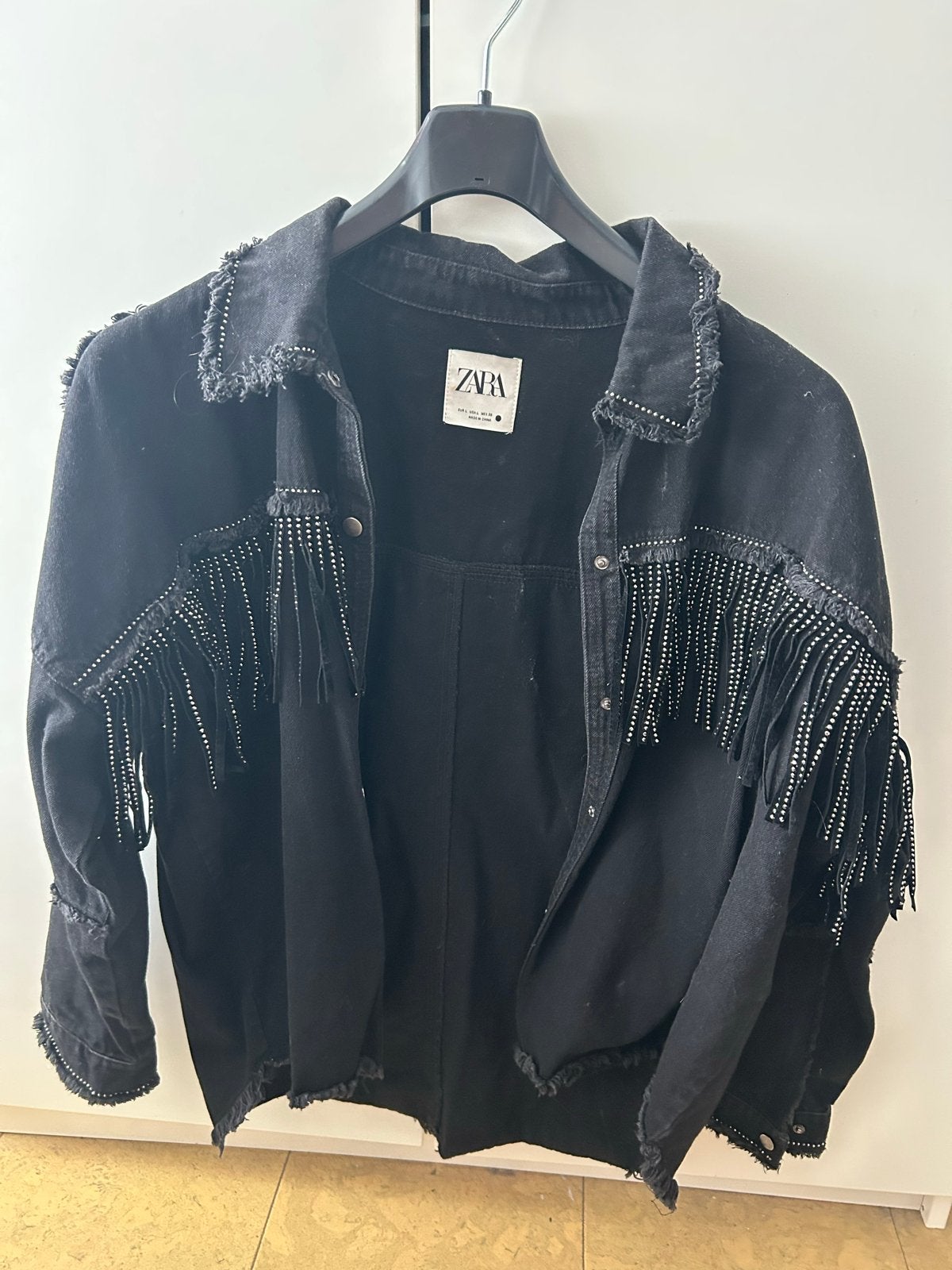 Zara spijkerjasje L zwart met glitters en franjes, Ophalen of Verzenden, Gedragen, Maat 42/44 (L), Zwart