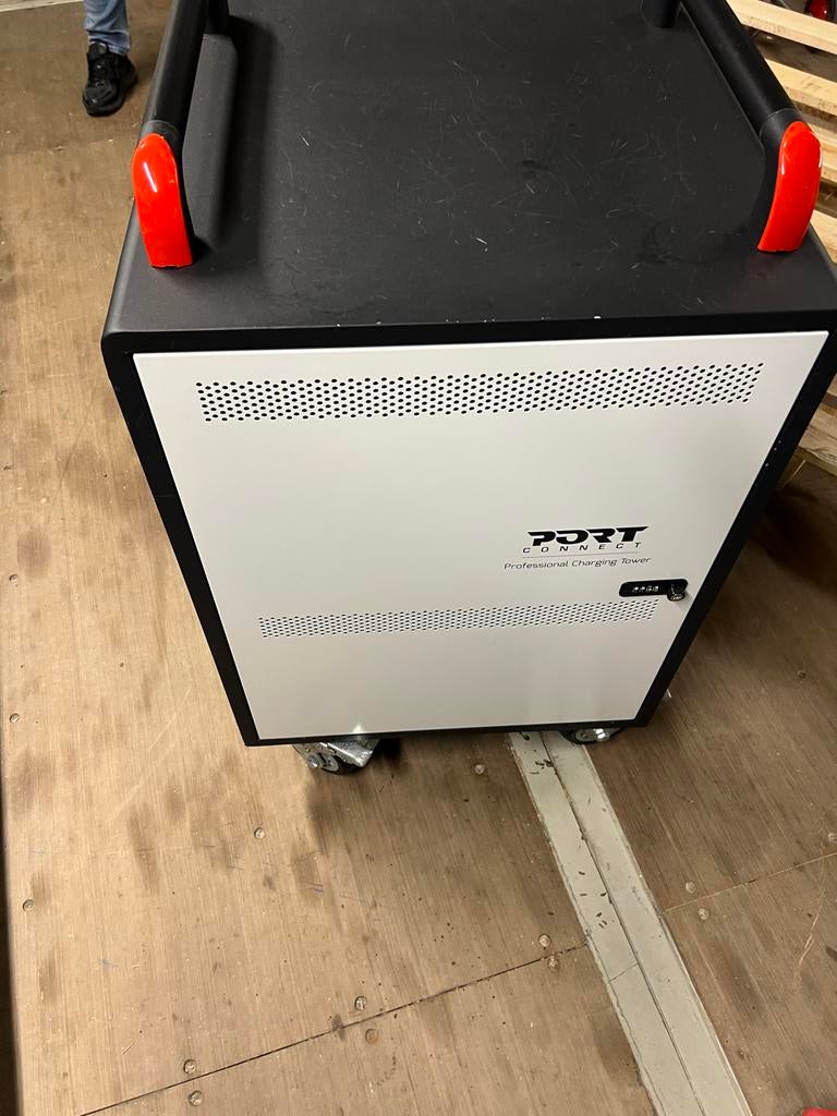 Port Designs Laptopkar 20 tot 15,6 inch + 19" Rack, Computers en Software, Ophalen, Zo goed als nieuw