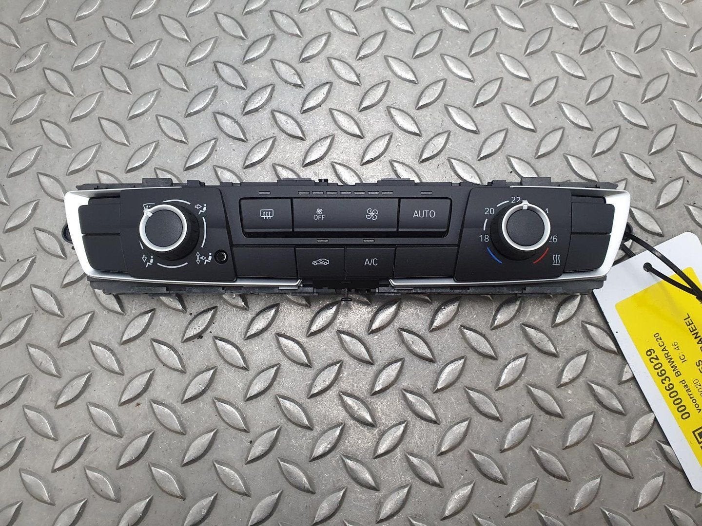 BMW 2 SERIES KACHEL BEDIENINGSPANEEL 9384046, 64119384046 20, Ophalen of Verzenden, Gebruikt, ARN erkend