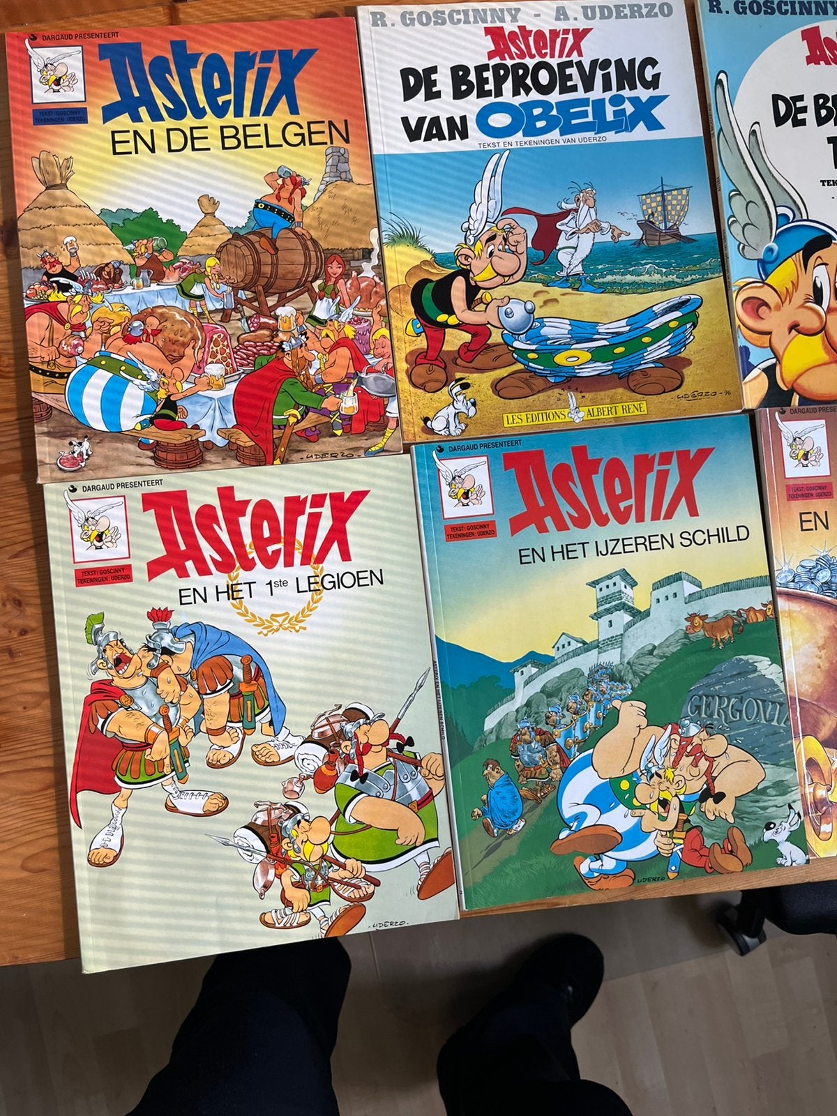 Asterix ( en obelix) 10 nette strips, Meerdere comics, Ophalen of Verzenden, Gelezen, Europa