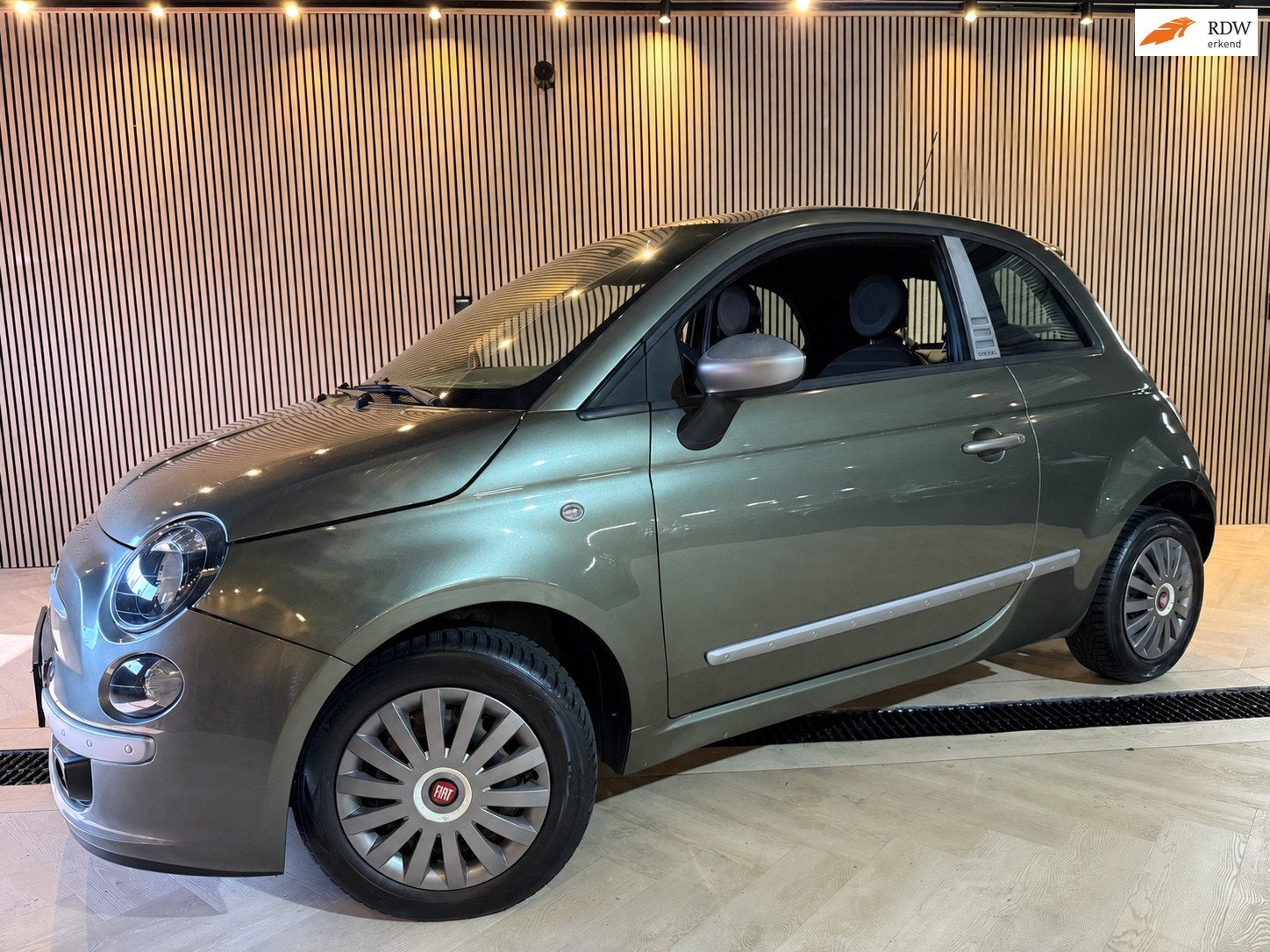 Fiat 500 1.2 Olijfgroen | Carplay | Pano, Auto's, Fiat, Gebruikt, 4 cilinders, 840 kg, 4 stoelen