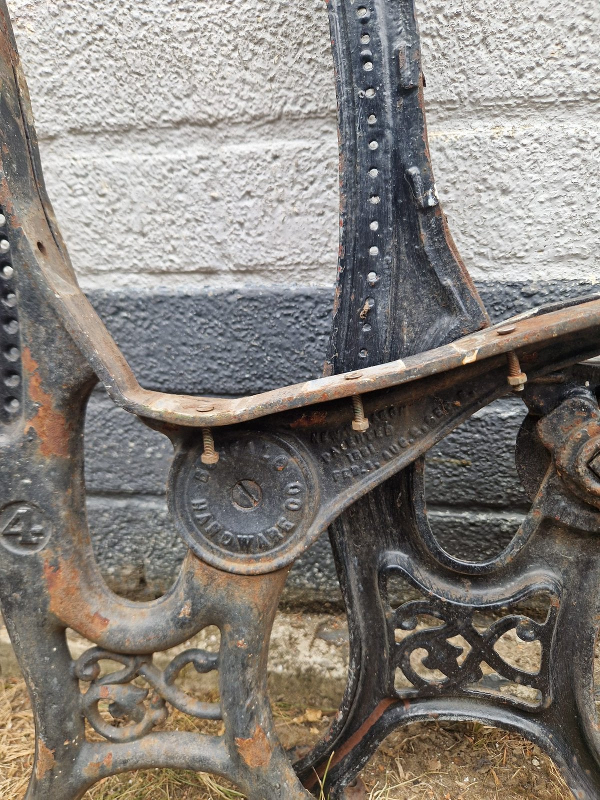 Originele antieke gietijzeren poten Buffalo Hardware Co 1881, Tuin en Terras, Tuinbanken, Ophalen, Gebruikt, Metaal