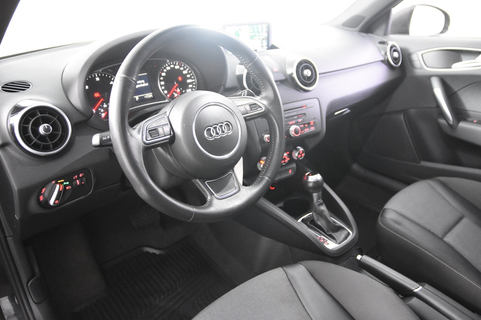 Audi A1 Sportback 1.6 TDI *Leer*Panoramadak*Navigatie*Stoelv, Auto's, Audi, Euro 5, Zwart, 4 cilinders, 4 stoelen