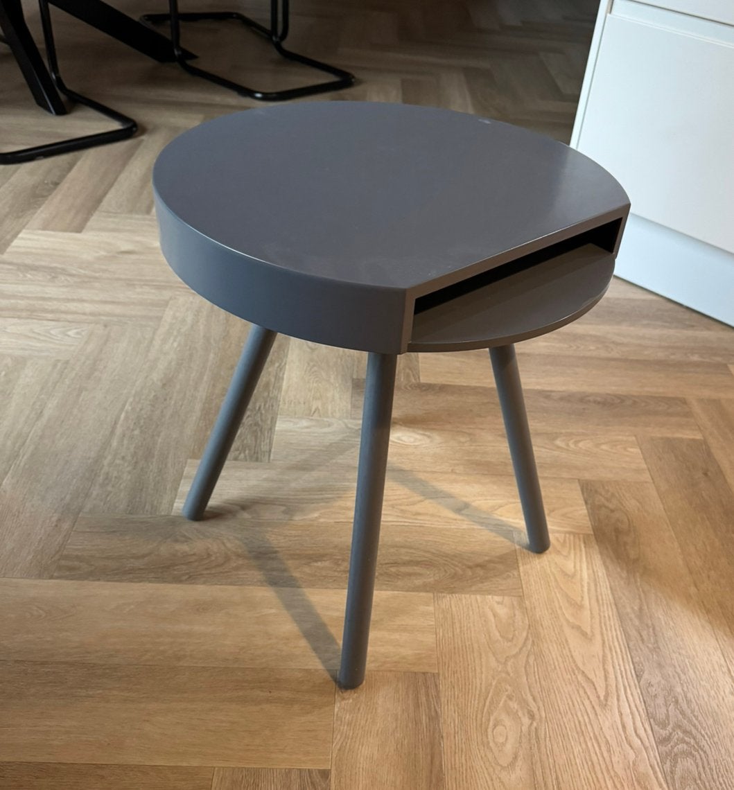 Bijzet tafel grijs met opbergvak, Minder dan 55 cm, Rond, Zo goed als nieuw, Ophalen