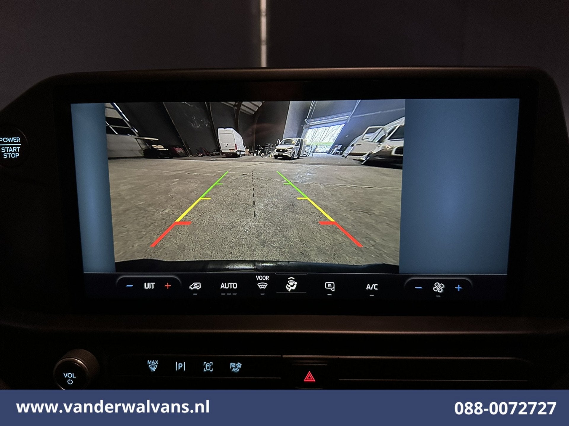 Ford Transit Custom 2.0 TDCI L1H1 Euro6 Airco | Camera | App, Auto's, Voorwielaandrijving, 4 cilinders, 2000 kg, Wit