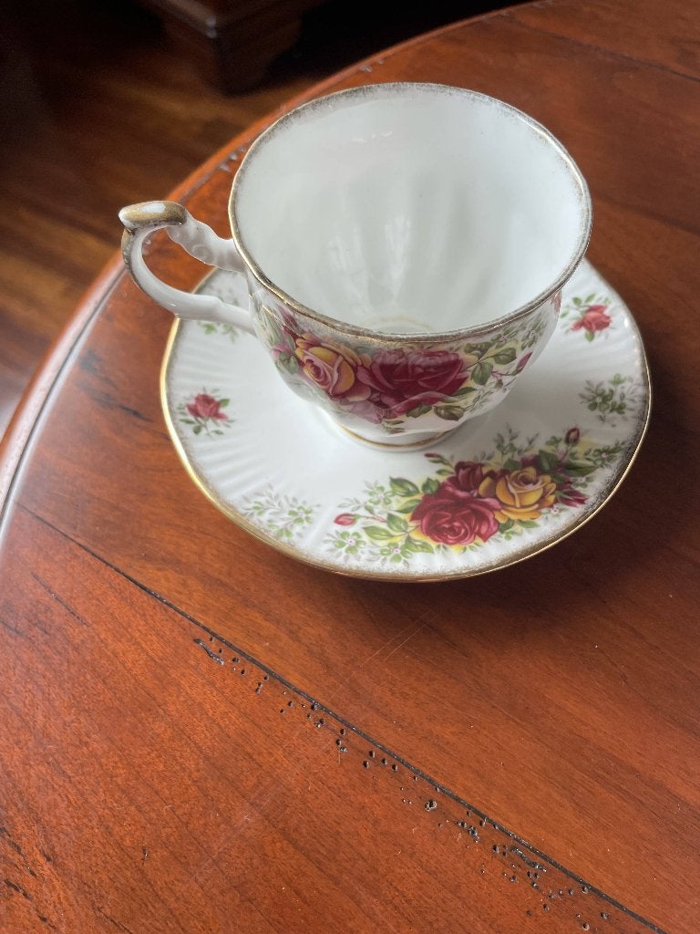 4x Queens fine bone china kop en schotel porselein, Ophalen of Verzenden