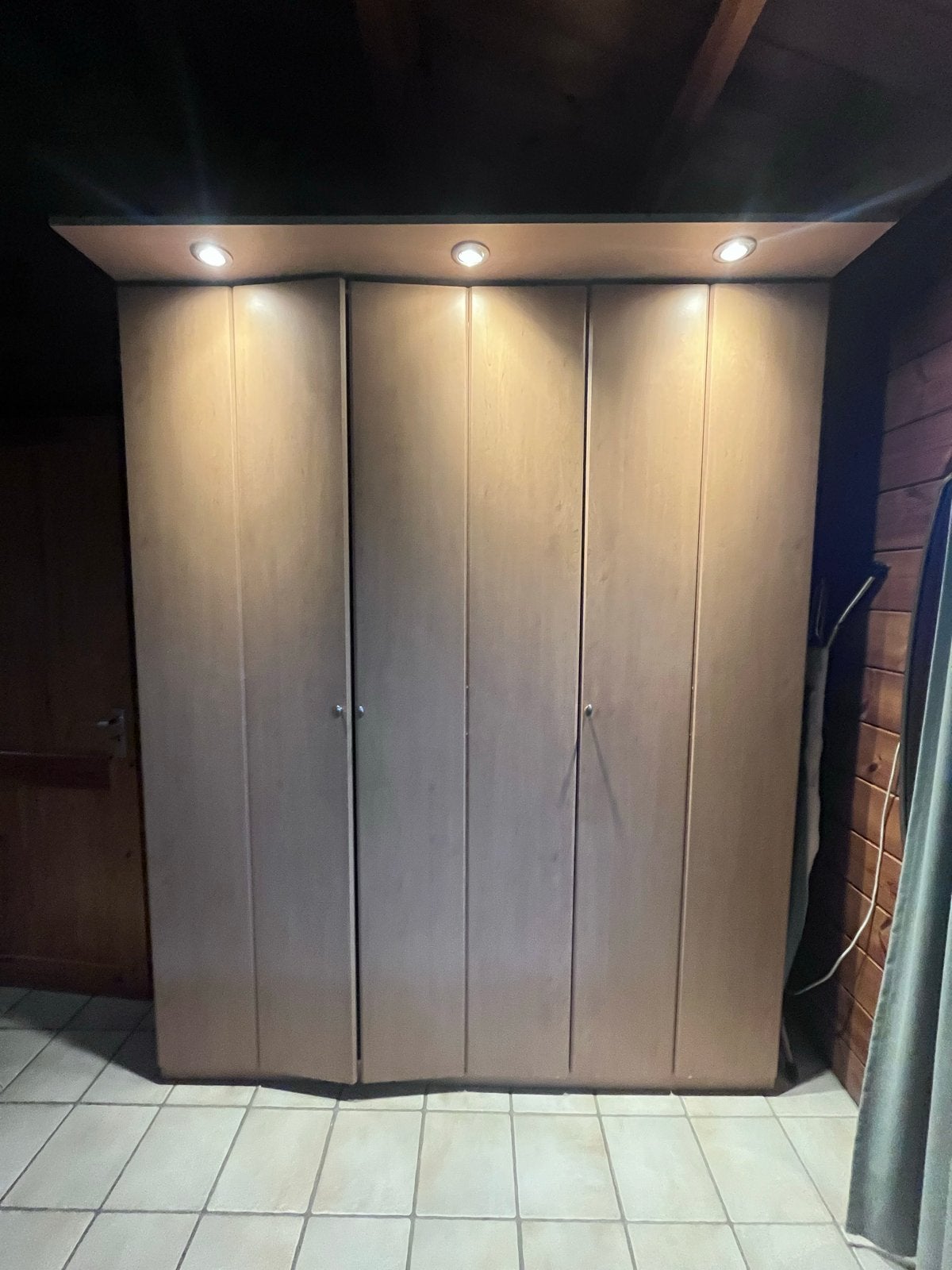 Ruime kledingkast met verlichting en diverse indeling, Huis en Inrichting, Ophalen, Gebruikt, 200 cm of meer, 150 tot 200 cm