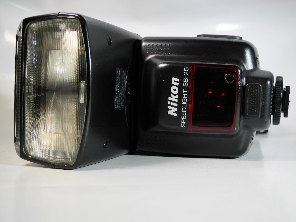 Nikon SB25 + foudraal. Nieuwstaat., Verzenden, Zo goed als nieuw, Nikon, Kantelbaar