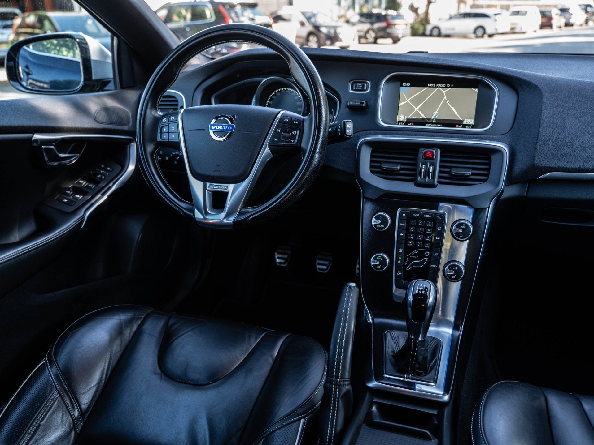 Volvo V40 2.0 D4 R-Design Business | STOEL VERW ZWART LEDER, Auto's, Voorwielaandrijving, USB, Gebruikt, Blauw