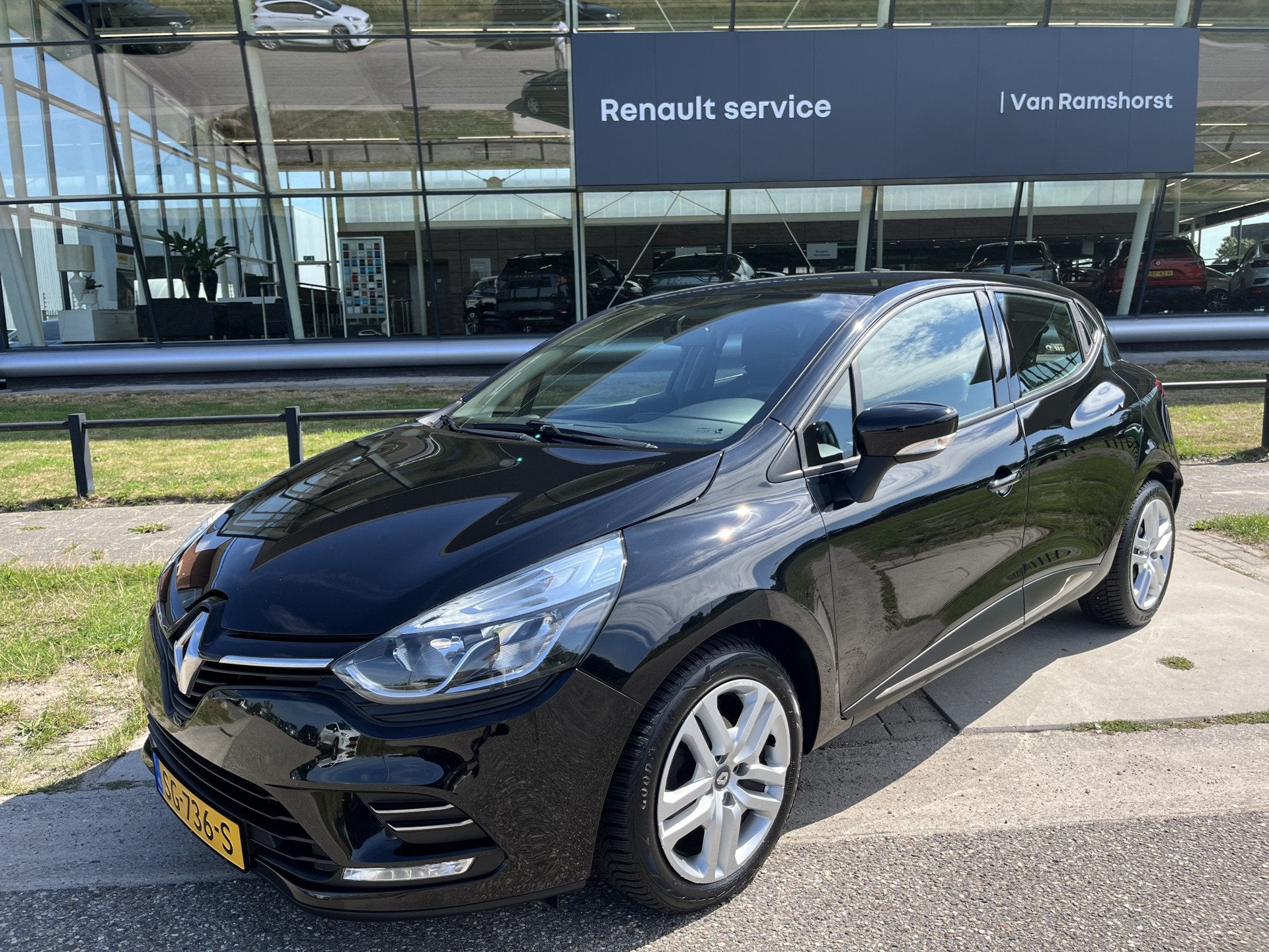 Renault Clio 0.9 TCe Dealer onderhouden / Navigatie / Airco, Voorwielaandrijving, Stof, Gebruikt, Origineel Nederlands
