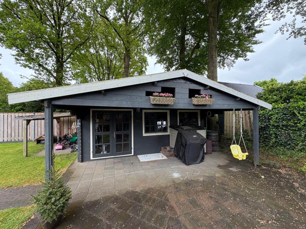 Blokhut 7,5 x 6 meter, Ophalen, Gebruikt, Blokhut, 2 ramen