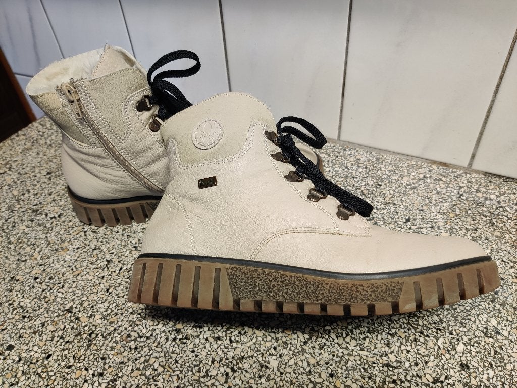 Rieker dames veterlaarzen - Crème, maat 39, Beige, Lage of Enkellaarzen, Ophalen of Verzenden, Zo goed als nieuw