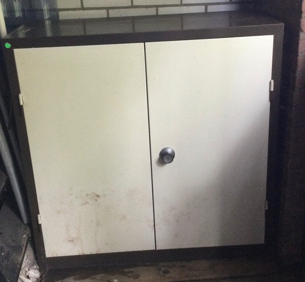 Stalen kast, bruin/beige met leggers, Huis en Inrichting, Kasten | Roldeurkasten en Archiefkasten, Ophalen, Gebruikt, 50 tot 100 cm