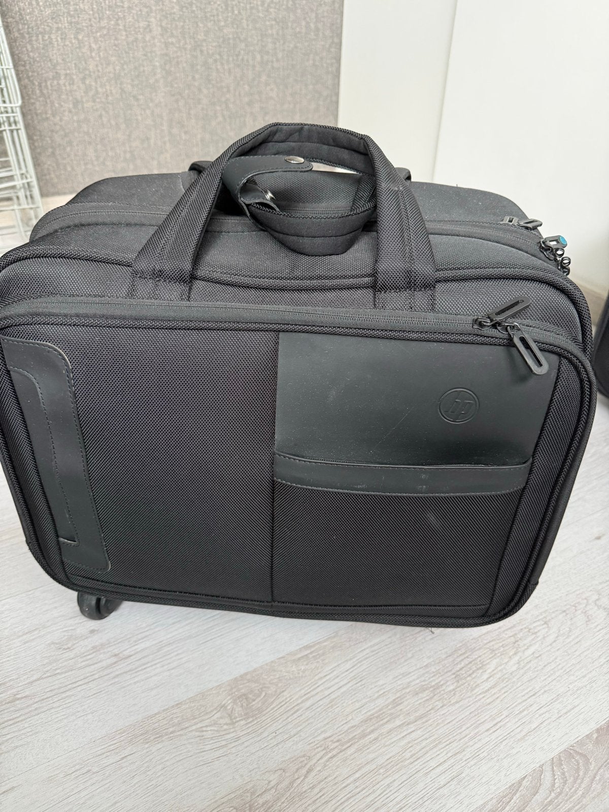 HP laptoptas met wielen - Ideaal voor zakelijk gebruik, Ophalen of Verzenden, Gebruikt, Overige typen