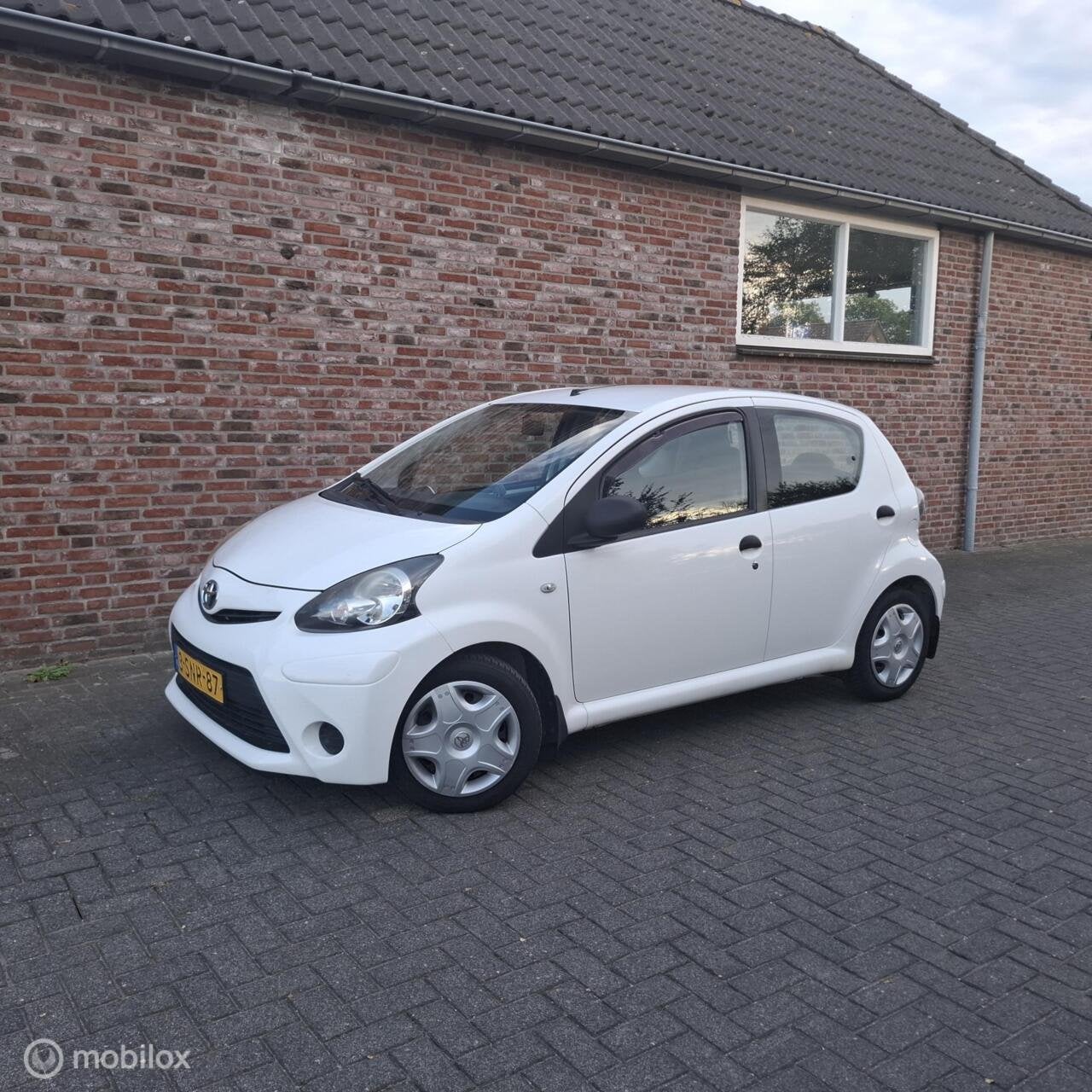 Toyota Aygo 1.0 VVT-i Xpress, Auto's, Voorwielaandrijving, Euro 5, Gebruikt, Met garantie (alle)