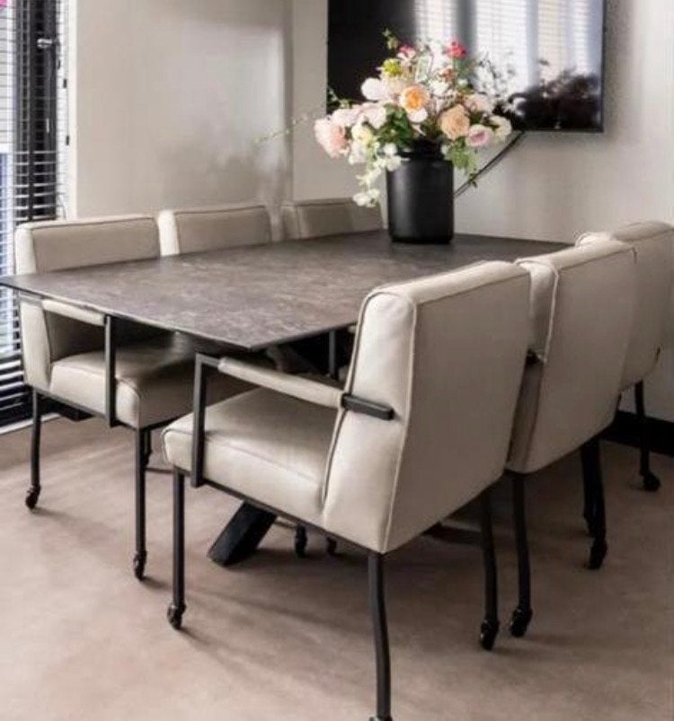 6 beige eetkamerstoelen met wieltjes, Huis en Inrichting, Stoelen, Gebruikt, Overige kleuren, Ophalen of Verzenden, Metaal