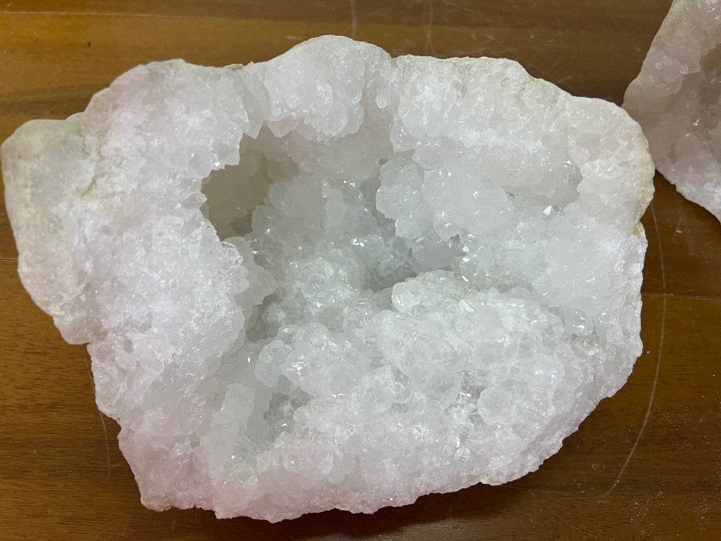 Bergkristal geode (8) 11 kg kg, 27x23x18 prachtstuk., Ophalen of Verzenden, Mineraal