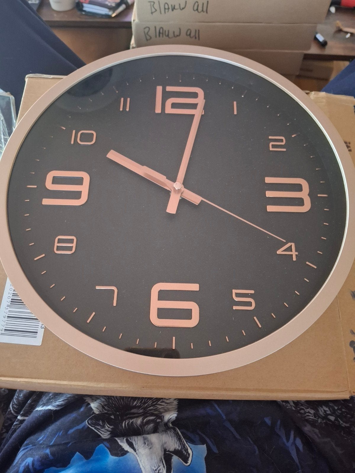 Nieuwe Wandklok Roségoud met Dikke Cijfers, Analoog, Nieuw, Ophalen of Verzenden, Stil uurwerk
