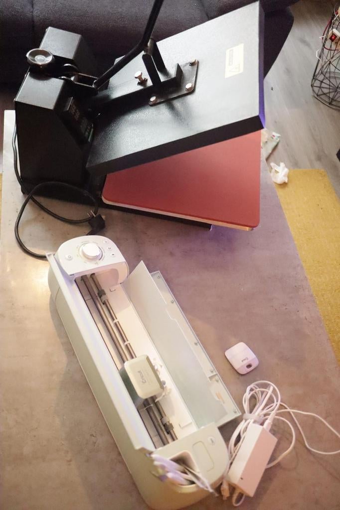 Complete Cricut set + hittepers. Moet weg. Ook los te kopen, Ophalen, Zo goed als nieuw