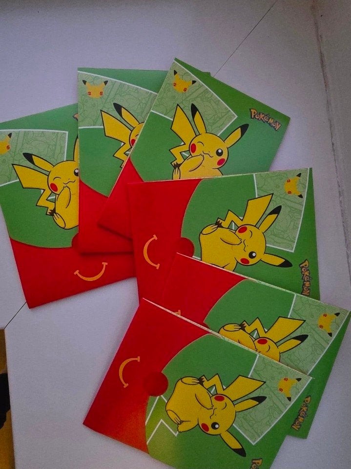 Pokémon Happy Meal Box met Kaarten en Activiteiten, Ophalen of Verzenden, Nieuw, Booster