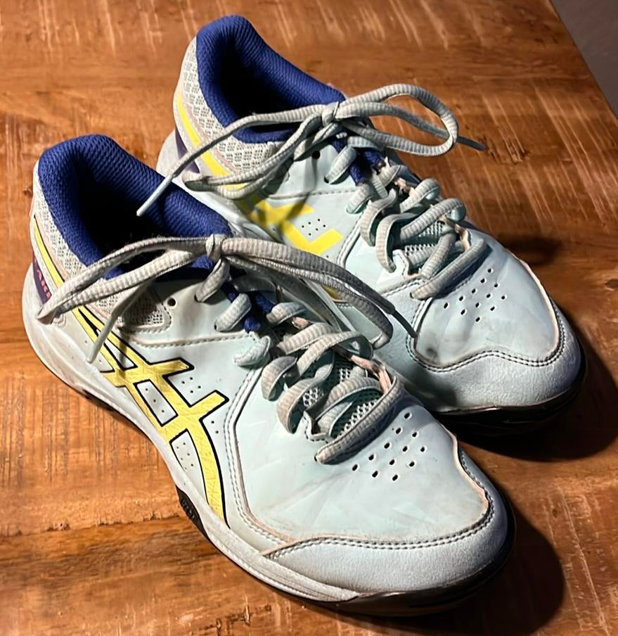 Sportschoenen kunstgras maat 33,5, Sport en Fitness, Korfbal, Ophalen of Verzenden, Gebruikt, Schoenen