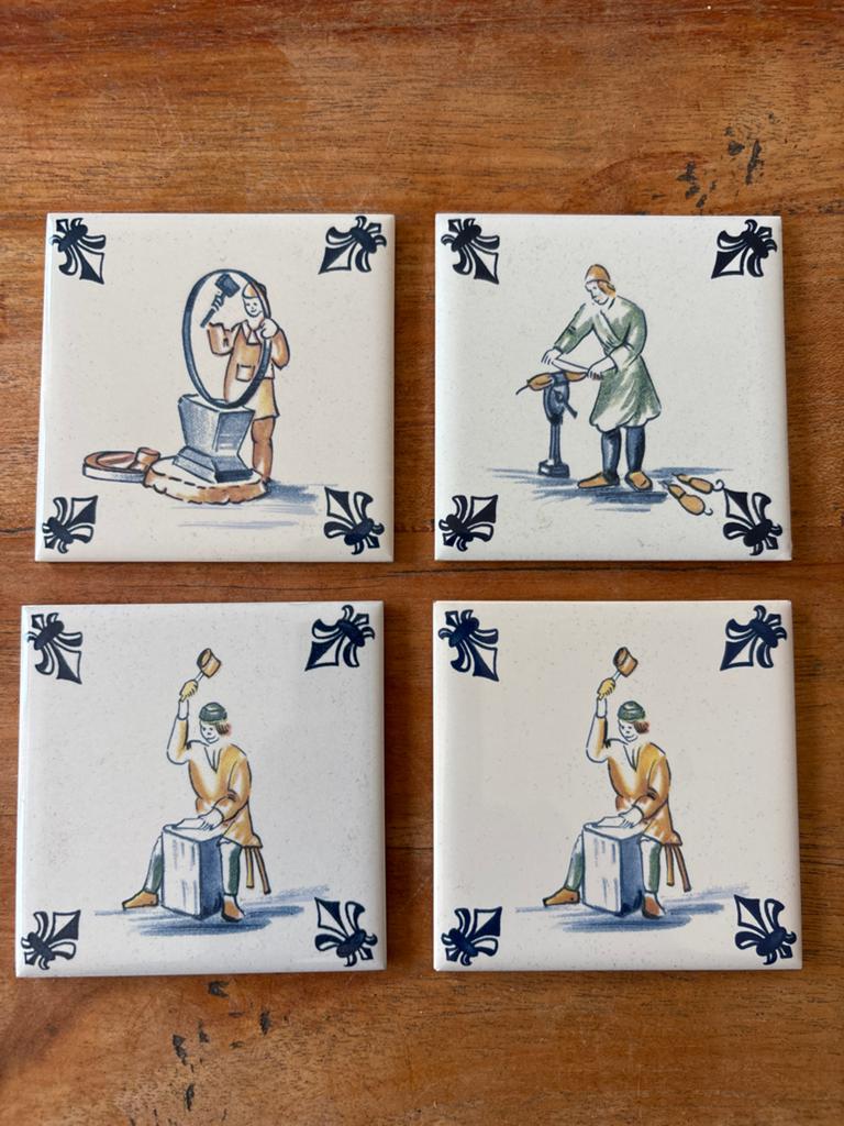 Set van 4 Delftse polychrome tegels met ambachten, Ophalen of Verzenden