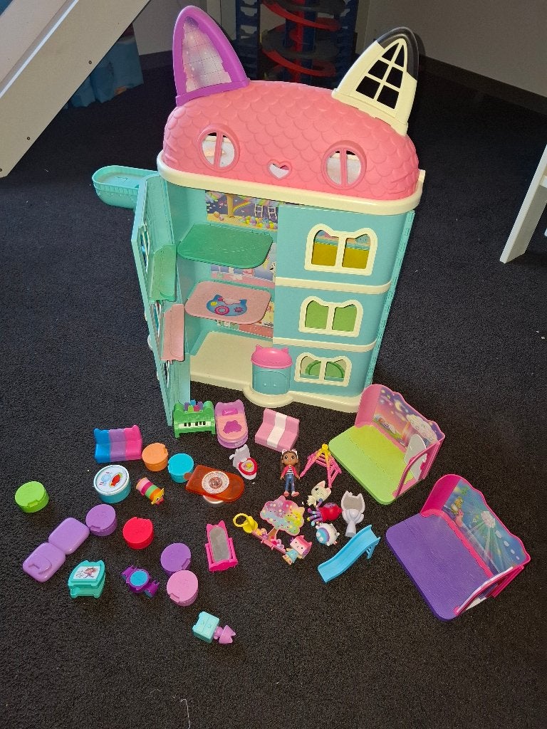 Gabby's Dollhouse Purrfect poppenhuis met accessoires, Ophalen of Verzenden, Zo goed als nieuw, Poppenhuis