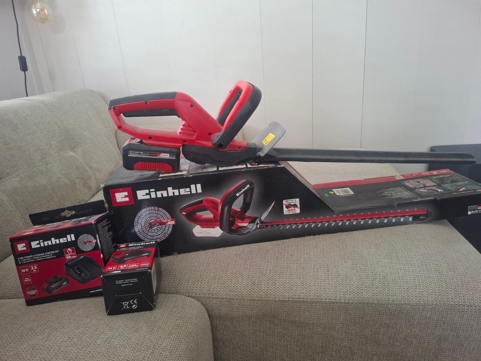 Einhell Elektrische Heggenschaar met Accu's en Lader, Tuin en Terras, Heggenscharen, Zo goed als nieuw, Accu, Ophalen